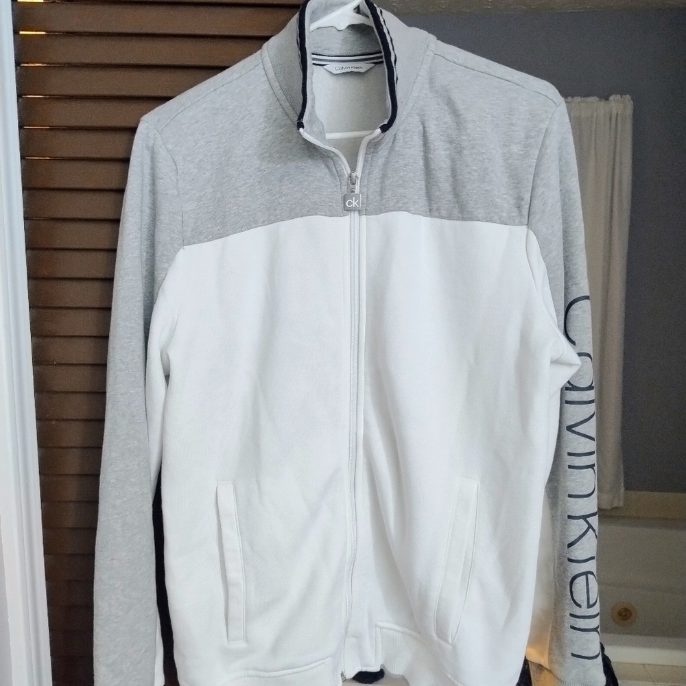 Calvin Klein VTG Men's Gray and White Sweater